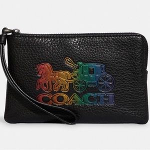 Coach NWT Corner Zip Wristlet With Horse And Carriage
